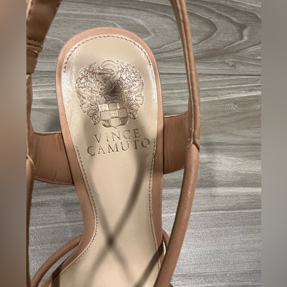 Vince Camuto heel - Picture 2 of 4